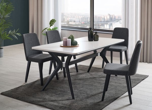 Karo Dolunay  Yemek Odası (Teşhir)